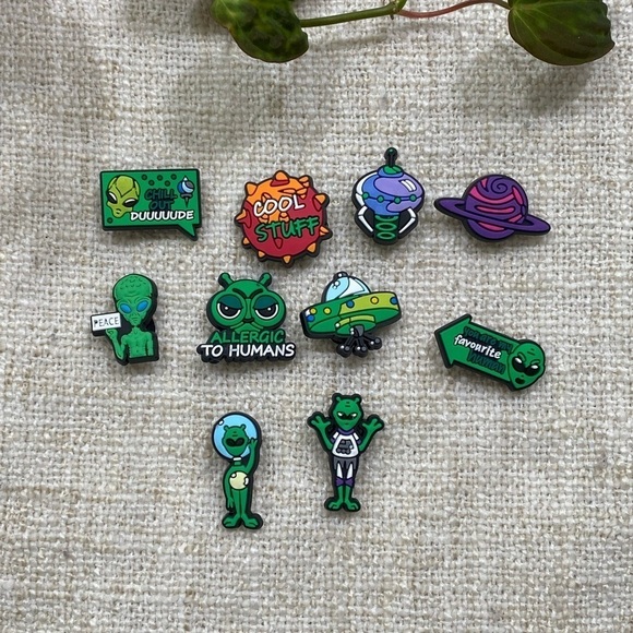 Alien Extraterrestrial Space Croc Shoe Charms 10pc New - Picture 2 of 4